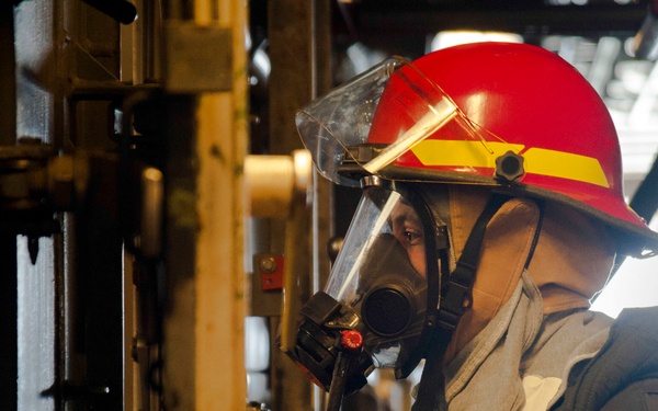 USS San Diego (LPD 22) Conducts Damage Control Training