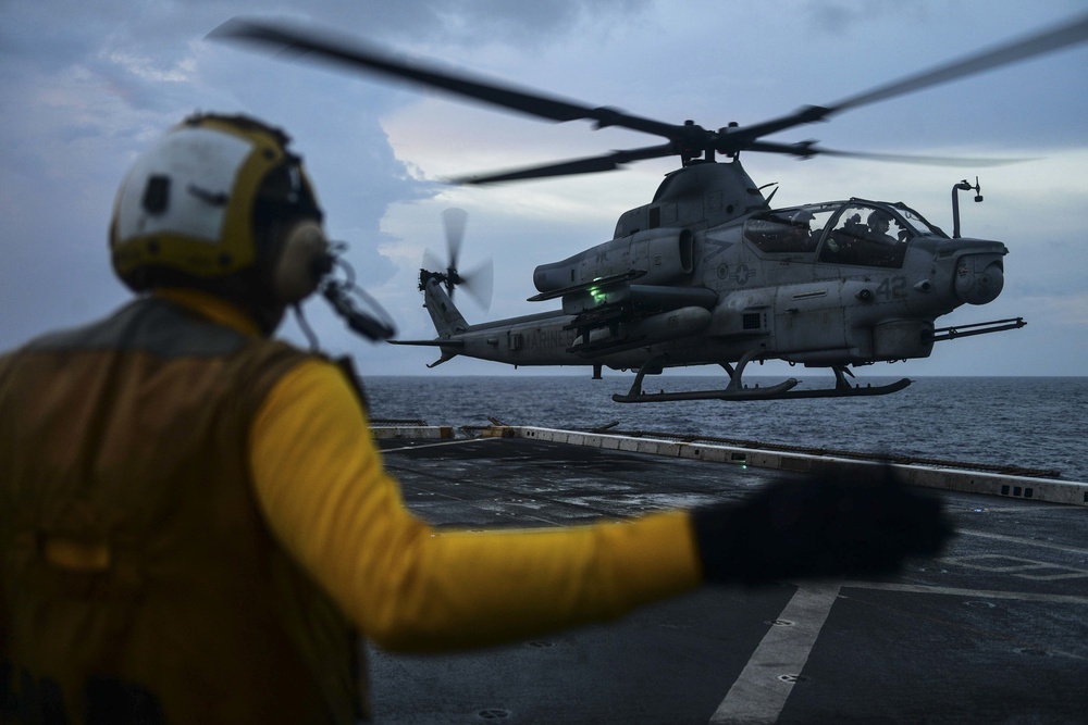 USS San Diego (LPD 22) Airman Directs AH-1Z Viper Attack Helicopter