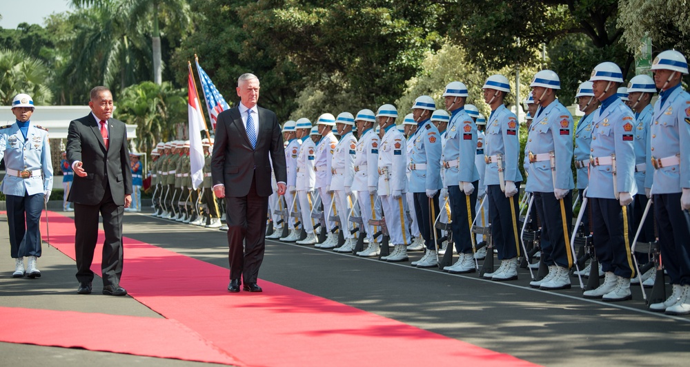 SD visits Defense Ministry in Indonesia