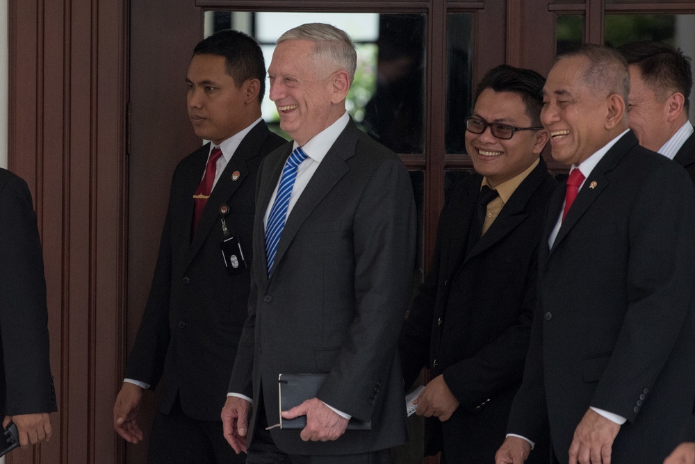 SD visits Defense Ministry in Indonesia