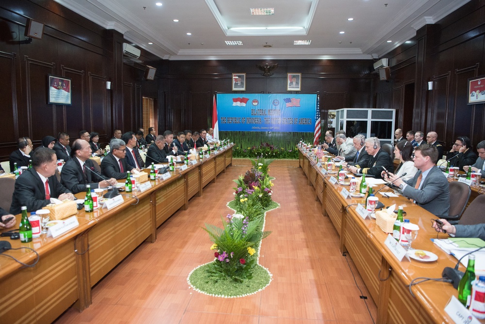 SD visits Defense Ministry in Indonesia