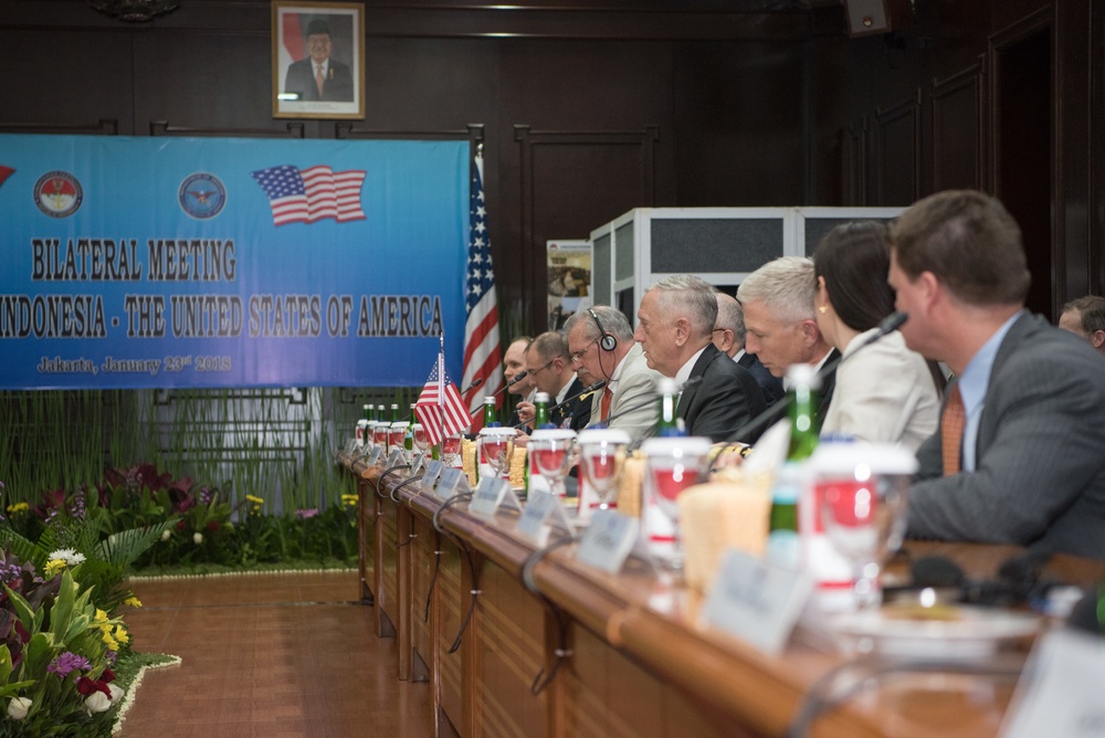 SD visits Defense Ministry in Indonesia