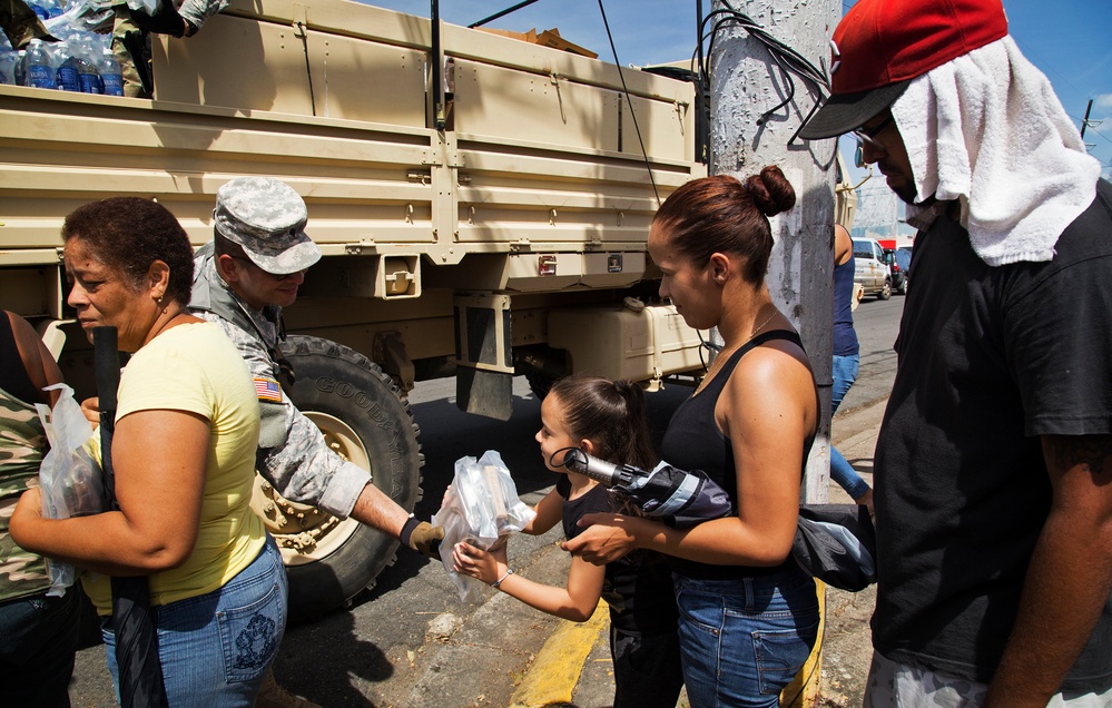 Hurricane María Survivors Receive Water