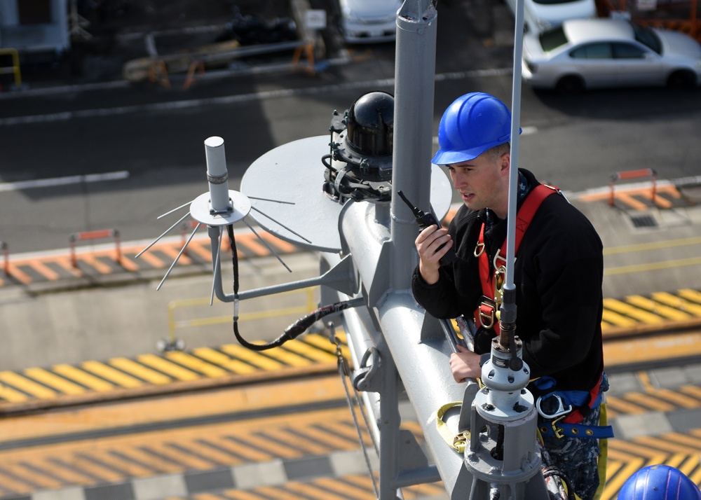 Sailors qualify to work aloft.