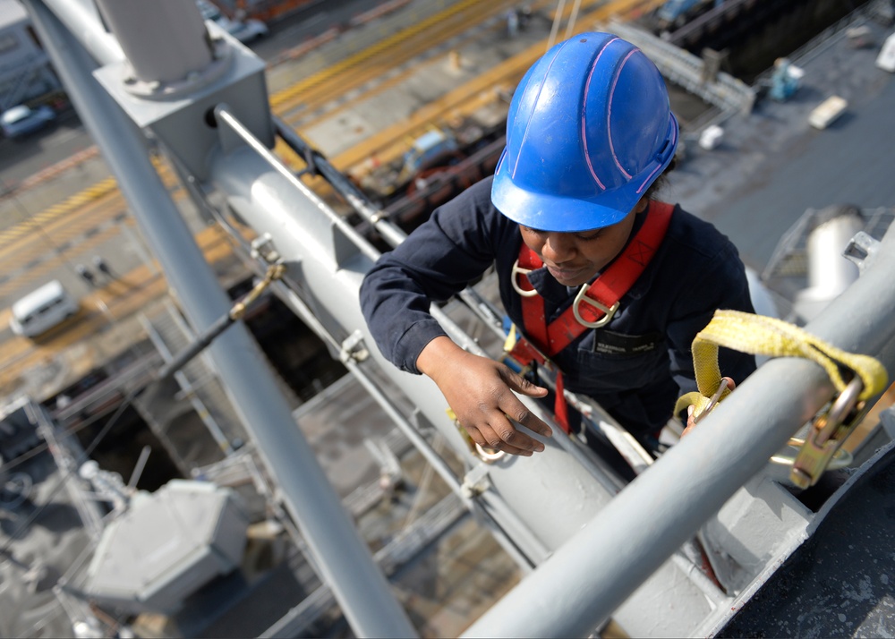 Sailors qualify to work aloft.
