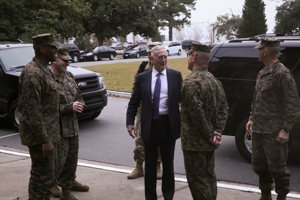 II MEF welcomes Secretary of Defense