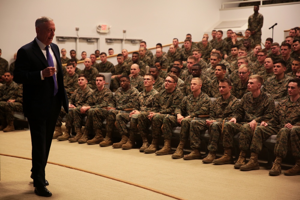 II MEF welcomes Secretary of Defense