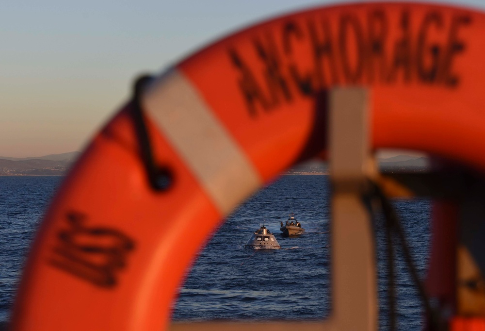 USS Anchorage Conducts URT-6 Operations