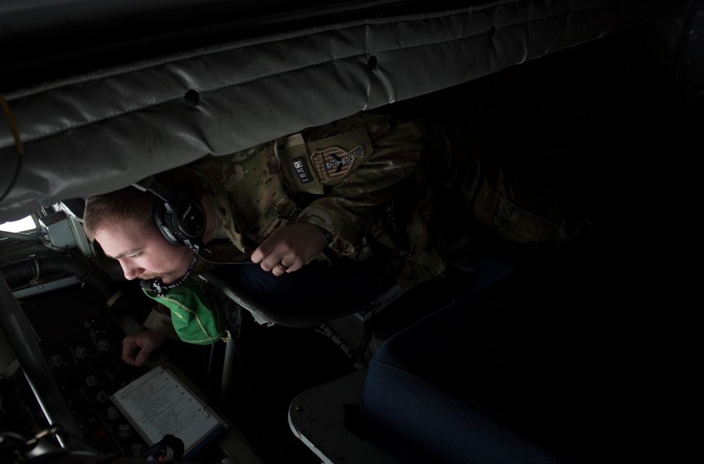 340th Expeditionary Air Refueling Squadron Detachment 1 refuels F-16's and A-10s