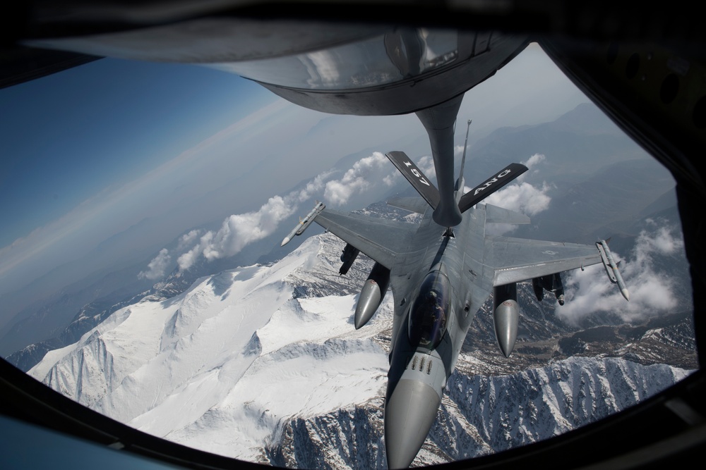 340th Expeditionary Air Refueling Squadron Detachment 1 refuels F-16's and A-10s