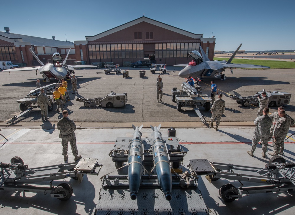 94 AMU, 27th AMU Weapon Load Comp