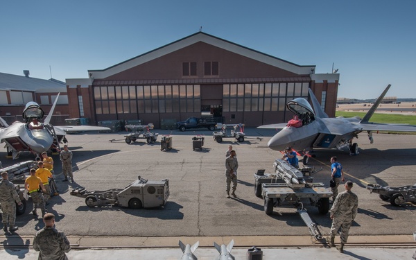 94 AMU, 27th AMU Weapon Load Comp