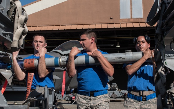 94 AMU, 27th AMU Weapon Load Comp
