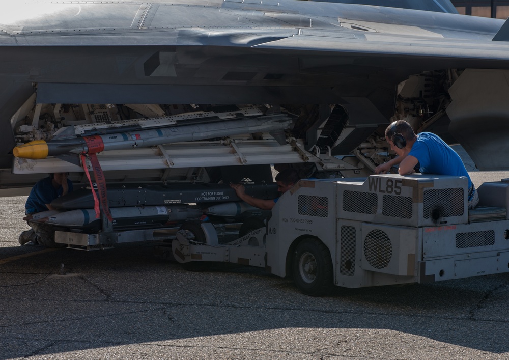 94 AMU, 27th AMU Weapon Load Comp