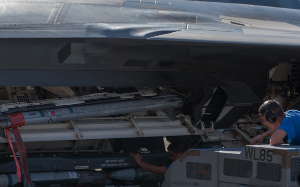 94 AMU, 27th AMU Weapon Load Comp