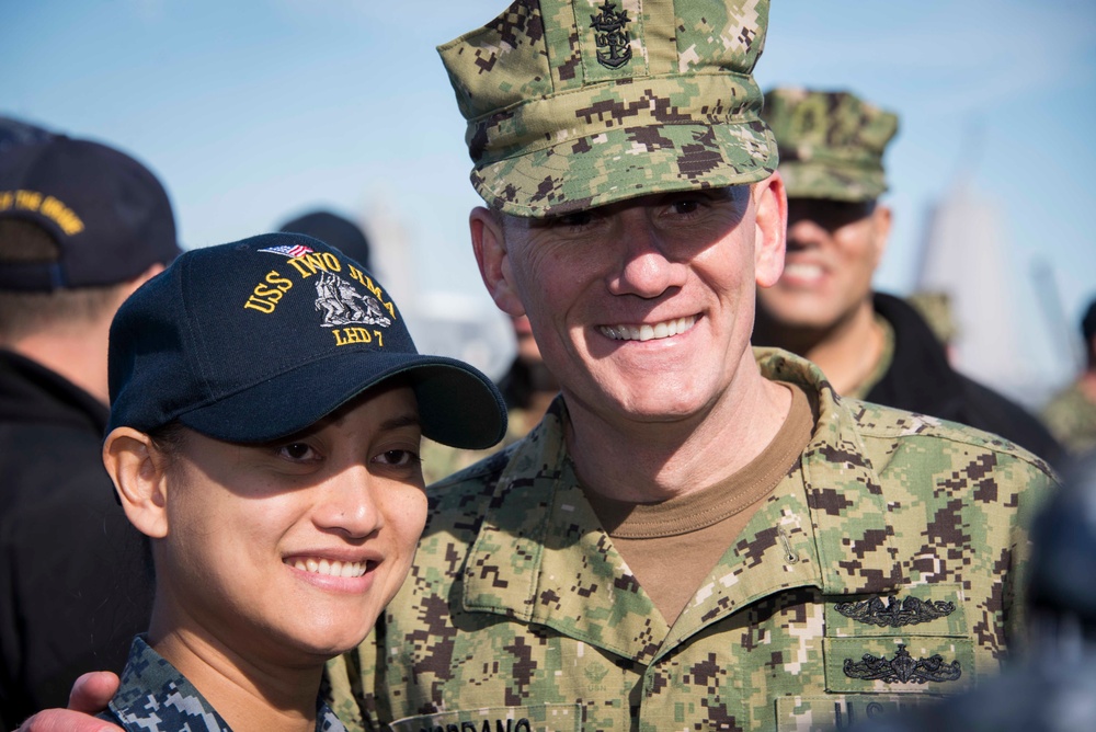 CNO Visists USS Iwo Jima