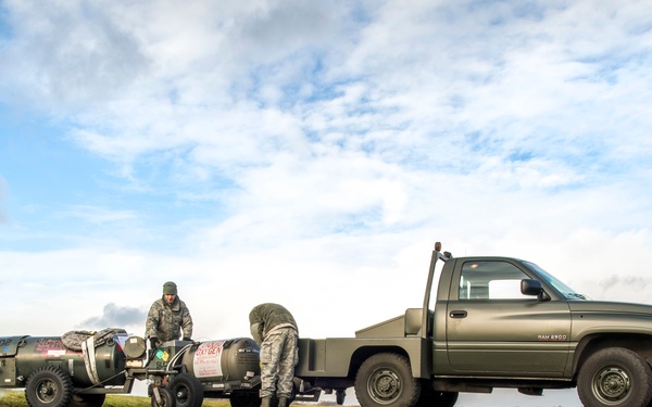 Airmen support strategic bomber deployment