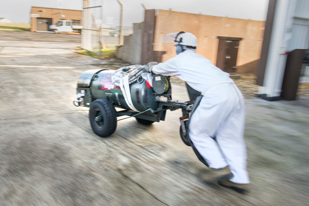 Airmen support strategic bomber deployment