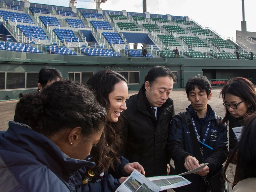 US  National Women's Softball team visits Iwakuni