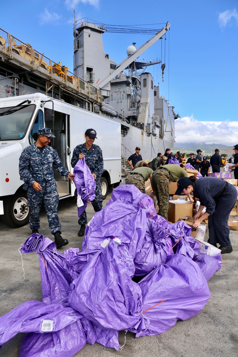 NAVSUP FLC Pearl Harbor Regional Mail Center Delivers Mail