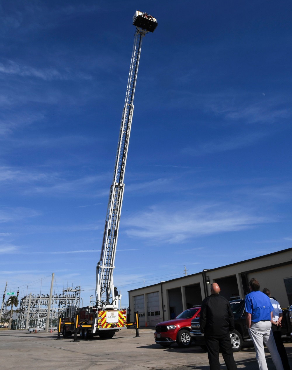 Congressman visits NAVSTA Mayport fire station