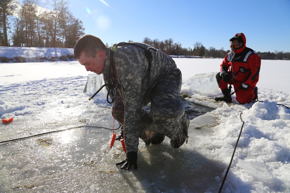 CWOC students fight chill factor in cold-water immersion training at Fort McCoy