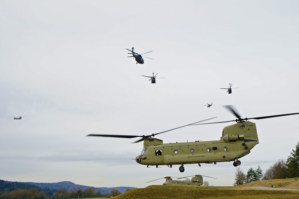 1ACB Soldiers jump to HTA ‘box’