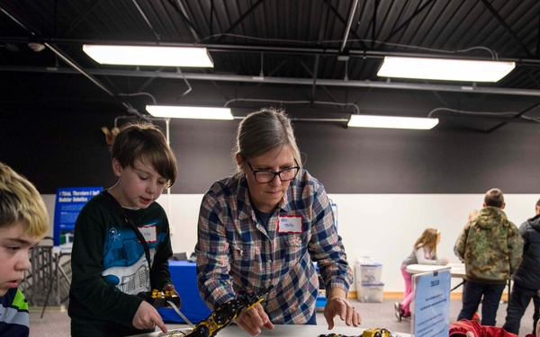 Naval Undersea Museum Holds STEM Day