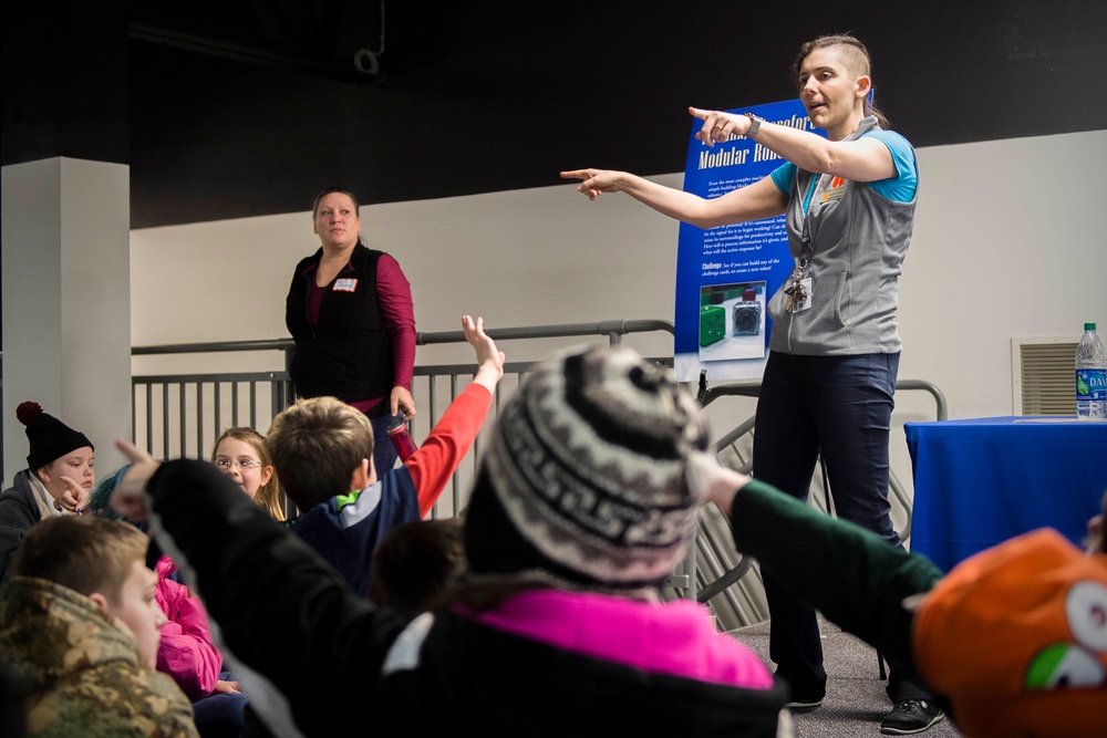 Naval Undersea Museum Holds STEM Day