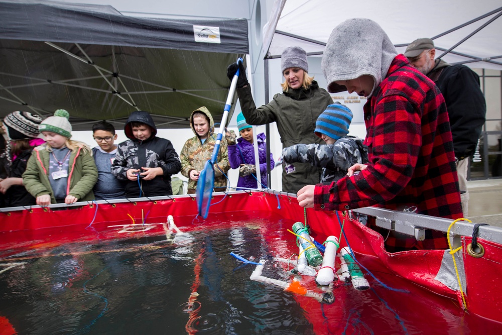 Naval Undersea Museum Holds STEM Day