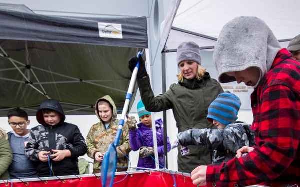 Naval Undersea Museum Holds STEM Day