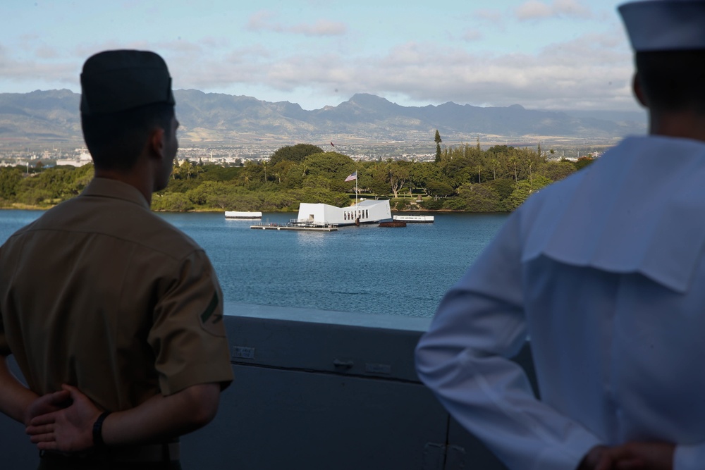 Manning the rails aboard USS San Diego (LPD 22)