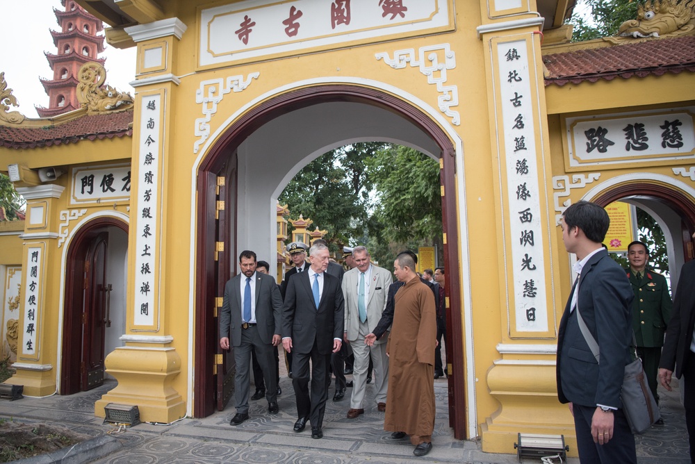 SD visits the Tran Quoc Pagoda
