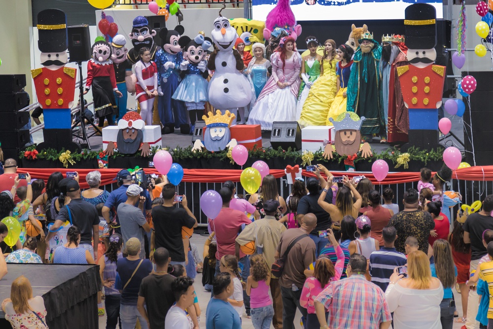 Families Gathered to See the Princess Show During Three King's Celebration