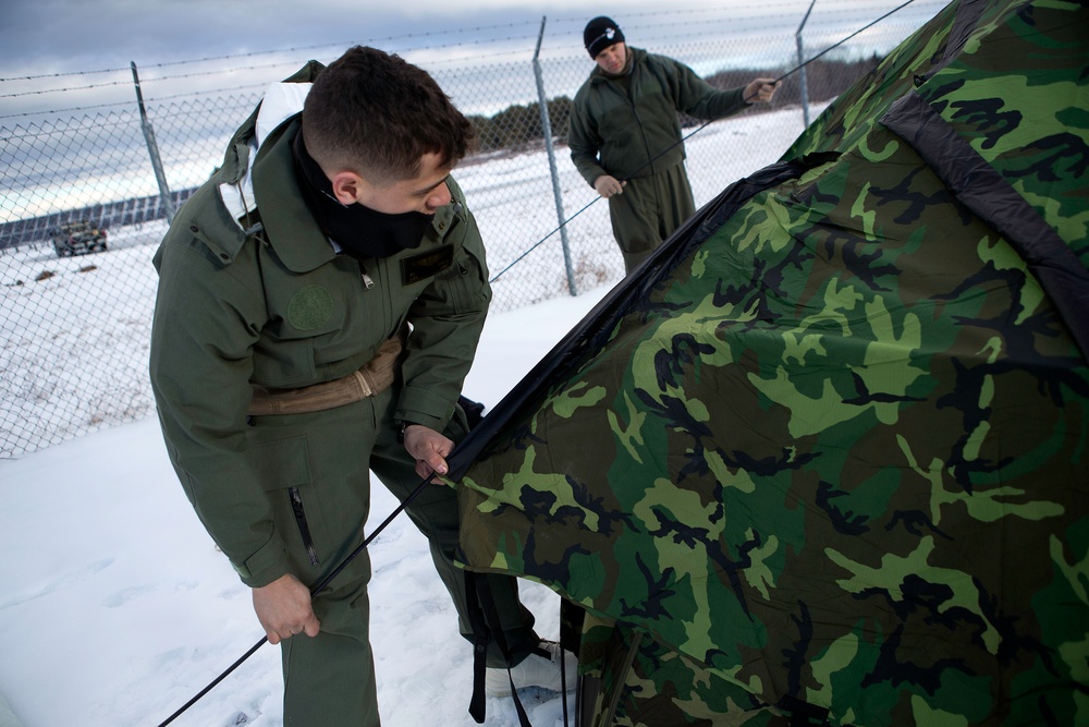 Marines with HMH-464 take on the cold