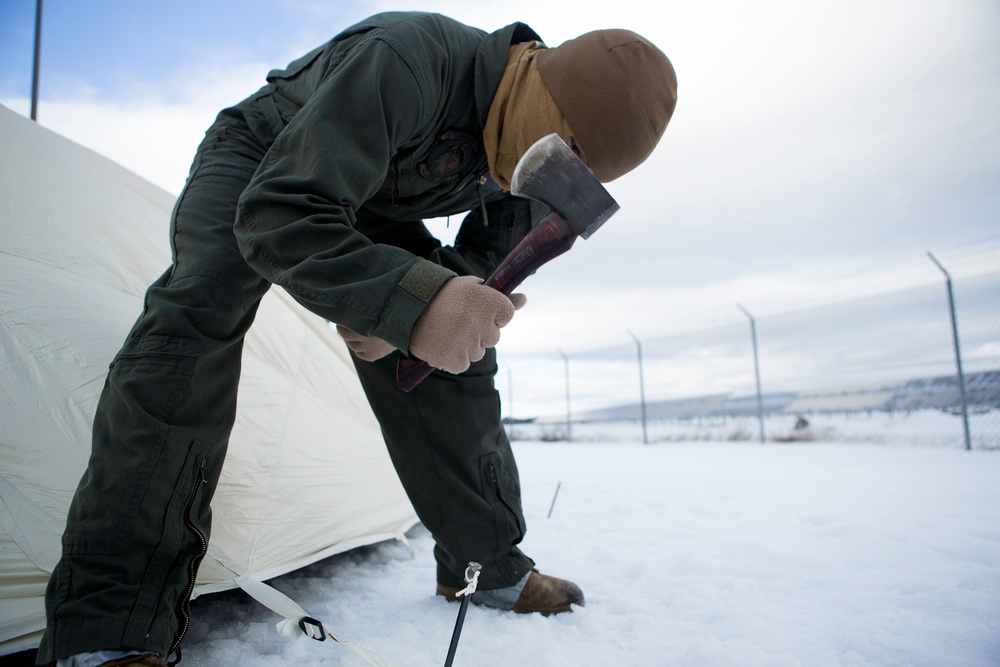 Marines with HMH-464 take on the cold