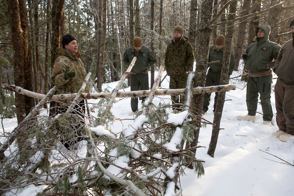 Marines with MHM-464 take on the cold