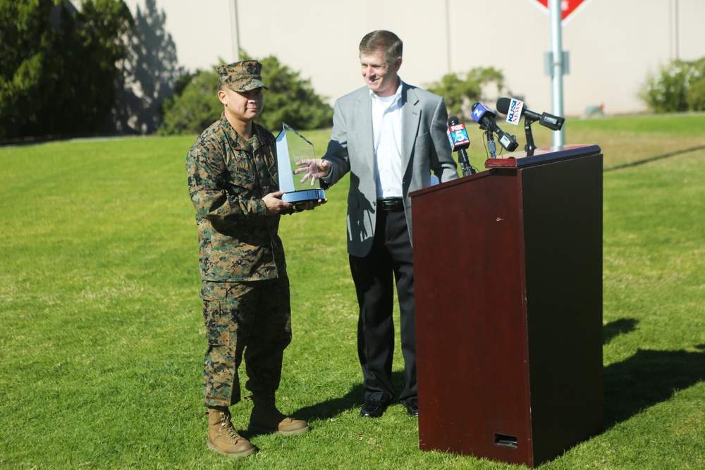 3rd MAW Marine receives award for saving life of a UPS driver