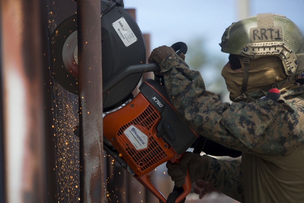 Force Recon practices breaching in Guam