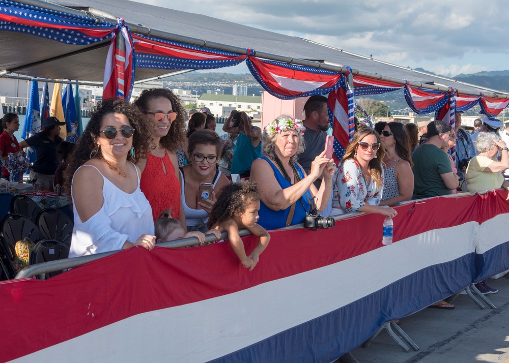 USS Missouri Arrives in Pearl Harbor