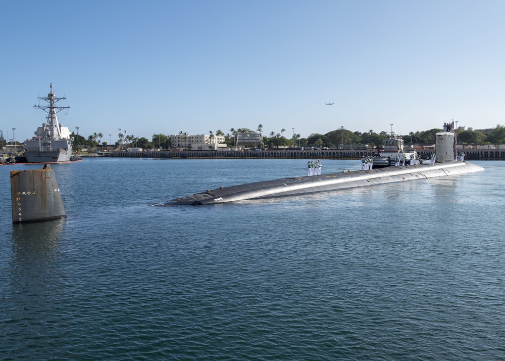 USS Missouri Arrives in Pearl Harbor