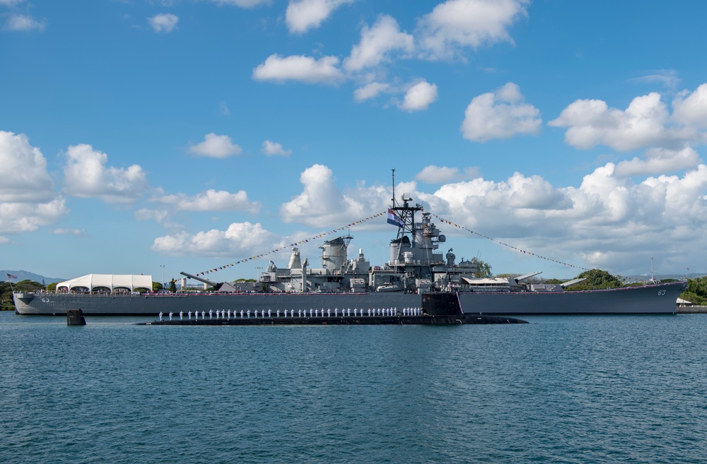 USS Missouri Arrives in Pearl Harbor