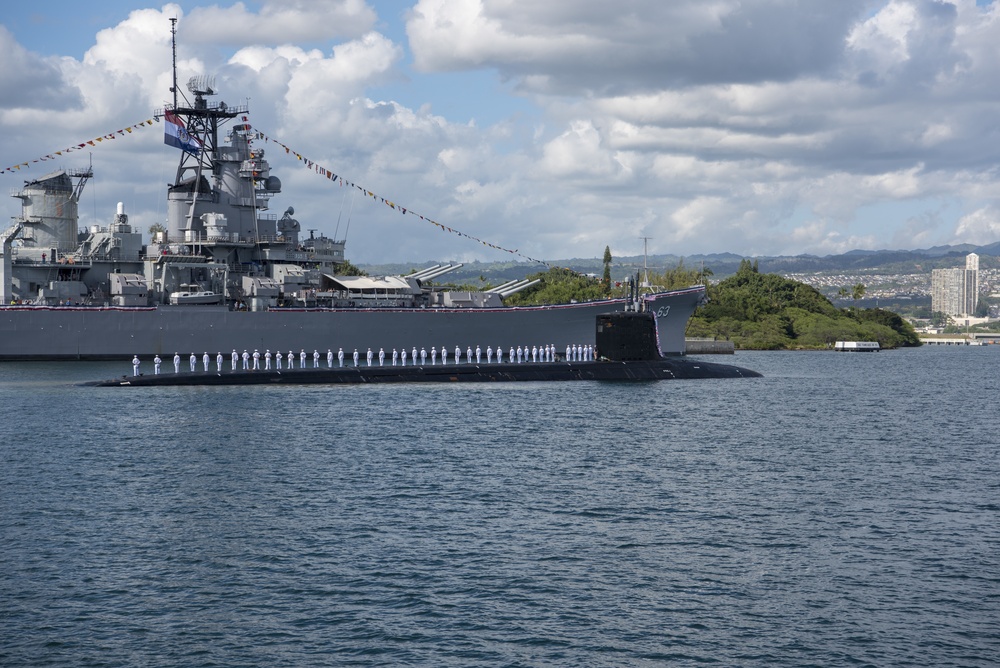 USS Missouri Arrives in Pearl Harbor