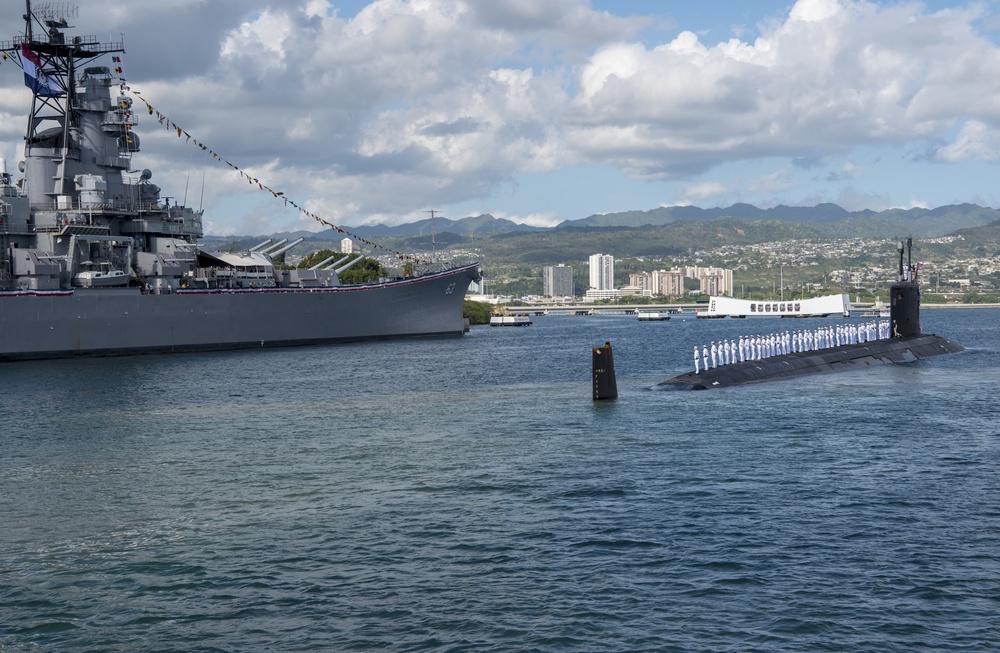 USS Missouri Arrives in Pearl Harbor