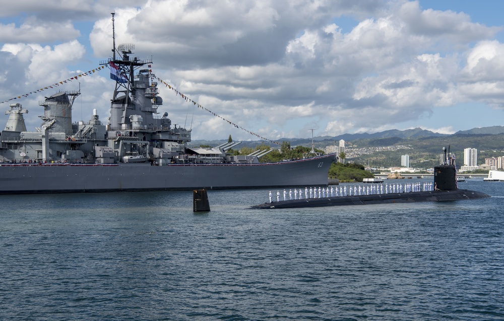 USS Missouri Arrives in Pearl Harbor