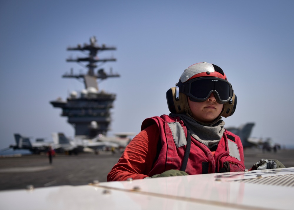 Nimitz Supports Operation Inherent Resolve