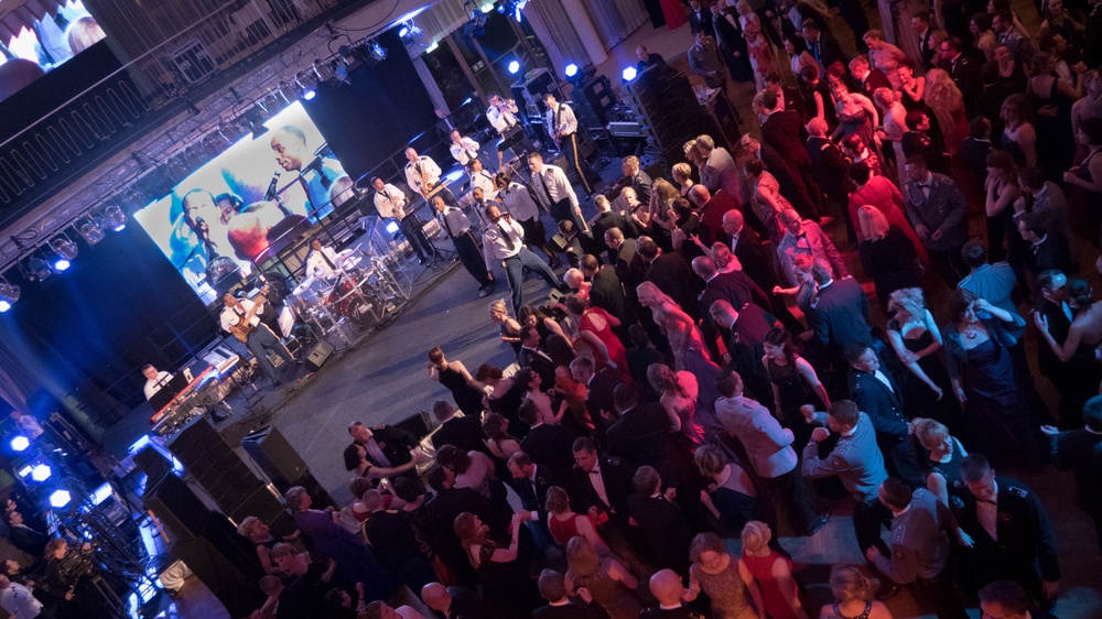 US Army Europe Soldiers Chorus performs at 2017 German-US Army Ball