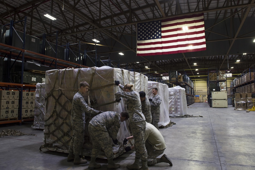 49th AFP 'port dawgs' move Airmen, cargo around the world [3 of 3]