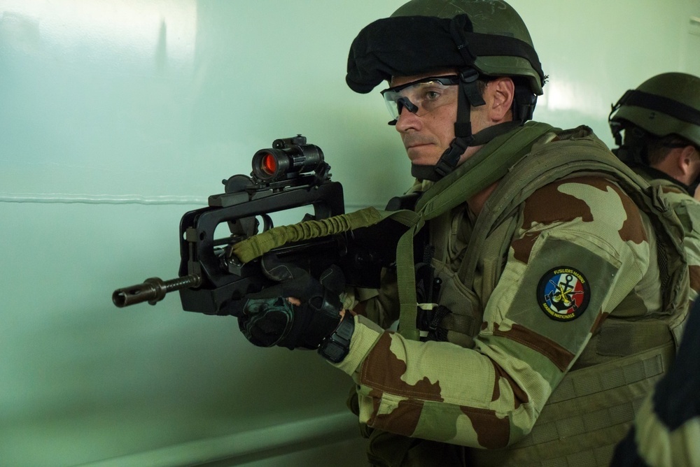 Side-by-side: U.S., French forces train together