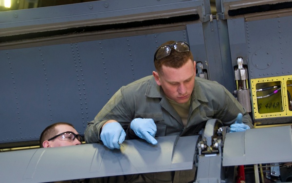 Maintainers give tankers facelift [5 of 5]